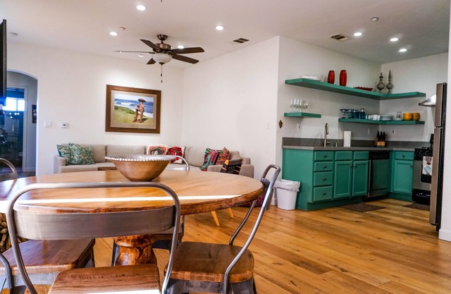 2BR Modern La Jolla Condo, in a boutique building in the heart of Bird Rock