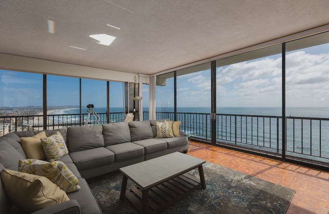 3-Bedroom Capri by the Sea Ocean View Penthouse at Beautiful Pacific Beach