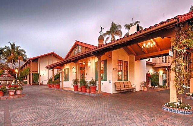 3-Star Hotel ∙ Best Western Plus Pepper Tree Inn