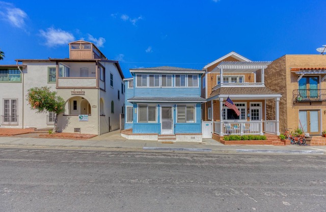 347CA Budget-friendly Avalon House - Location, location!
