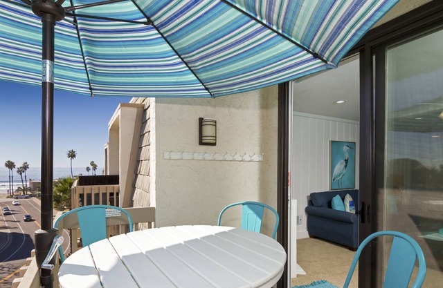 3BR Ocean-view Penthouse w/ Large Sundeck, 2 Parking Spaces NCV #B-300