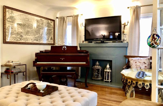 AMAZING WEST LA DUPLEX 2 BEDROOM