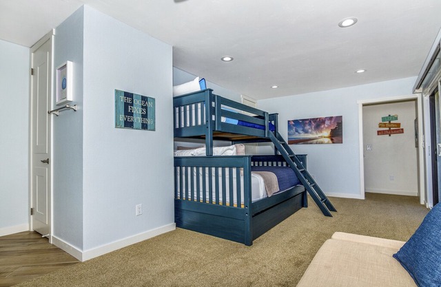 B-300 Sea Breeze Penthouse in Oceanside