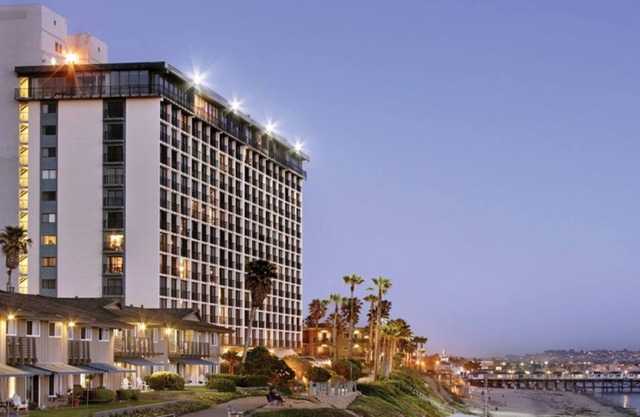 Beachfront 2 bedroom luxury condo with a stunning ocean view