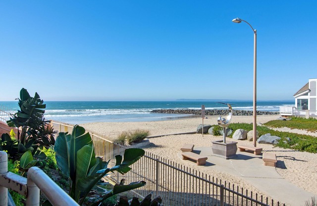 Beautiful 2 Bedroom With View Of The Ocean