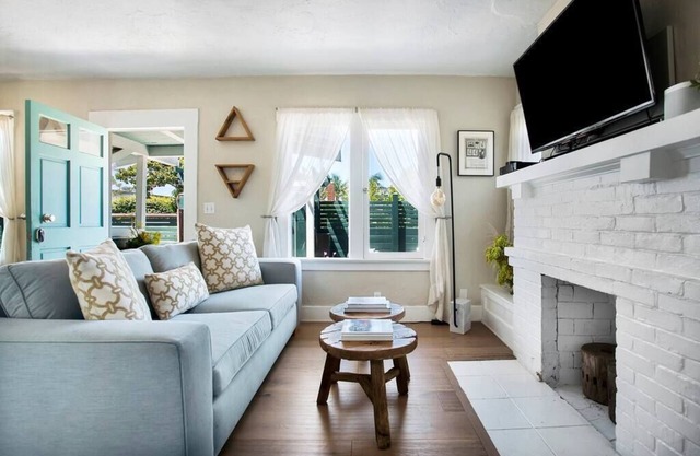 Bungalow Two: Gated and Private Near Abbot Kinney