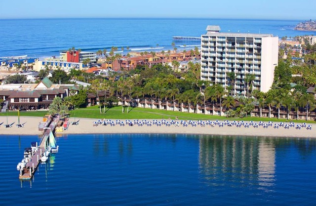 Catamaran Resort