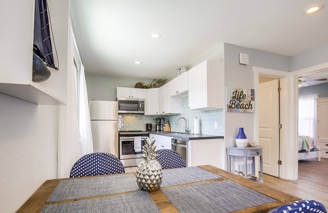 Chic condo near all the fun & stores w/deck, gas grill, private washer/dryer