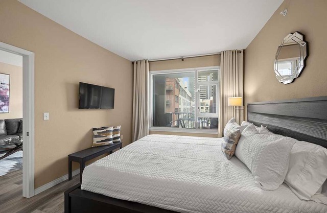 Comfortable Condo in the Heart of Downtown