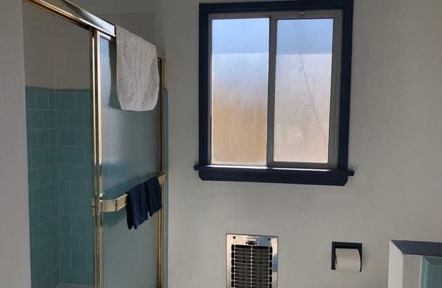 Cozy and Charming One-Bedroom Suite in the Heart of West LA