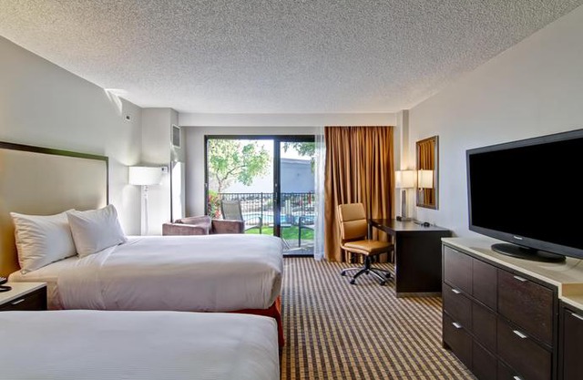 DoubleTree by Hilton Pleasanton at The Club