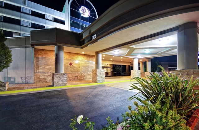 DoubleTree by Hilton Pleasanton at The Club