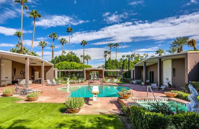 Downtown Palm Springs Living!
