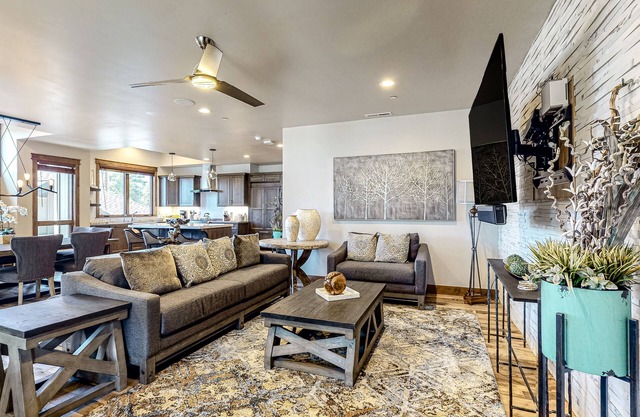 Elegant Condo w/Private Hot Tub, Decks, Gas Fireplace, Gas Grill, & Free WiFi