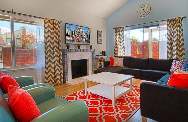 Funtierland + Suite Escapes 7 + Walk to Disney + Nursery + Pool