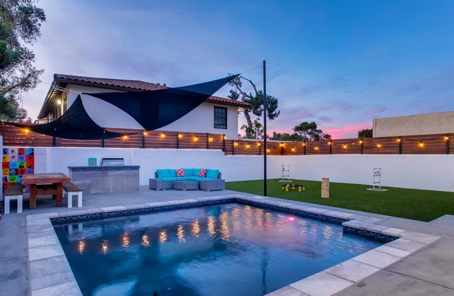 Heart of San Diego in Old Town. Private Oasis- 6 heated pool & Jacuzzi NEAR ALL.