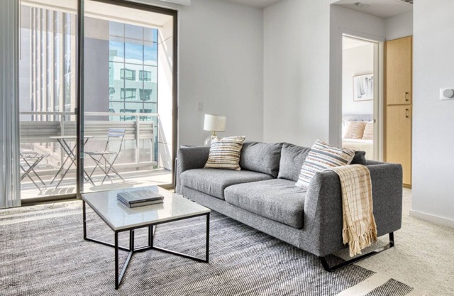 Hip Downtown 1BR w/ W/D, Pool & Gym, next to Broad Museum, by Blueground (LAX 536)