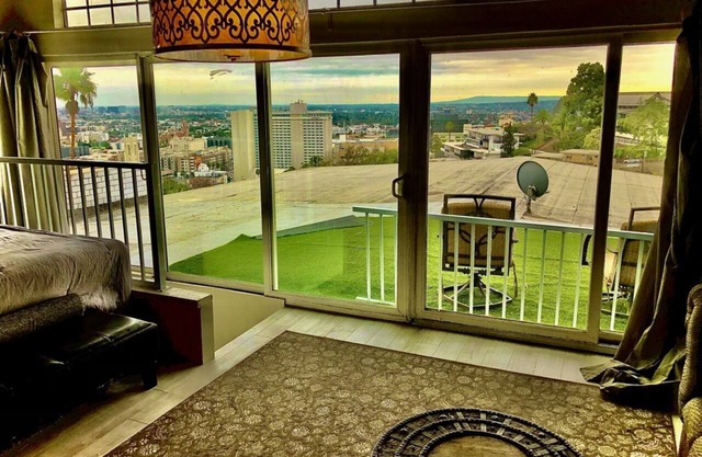 Hollywood Hills - Hilltop Penthouse - Breath Taking Views