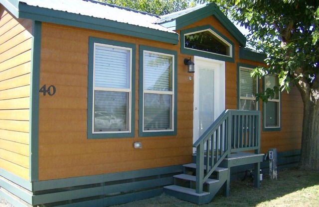 Lake Minden Camping Resort Cottage 4
