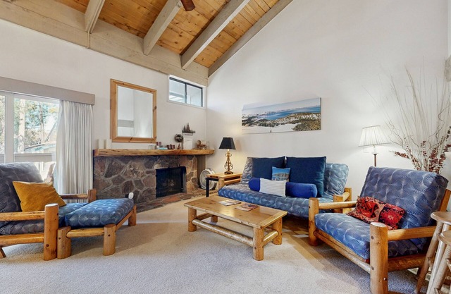 Lofted gem close to the lake with pool, hot tub, beach access & WiFi