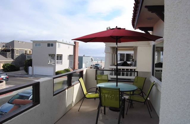 Lovely upper unit with amazing balcony for grilling & chilling