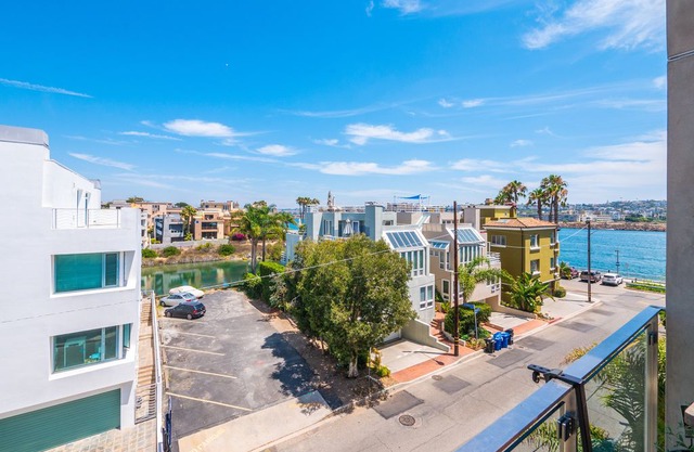 Lux Staycation by the Beach, Sand and Ocean Views