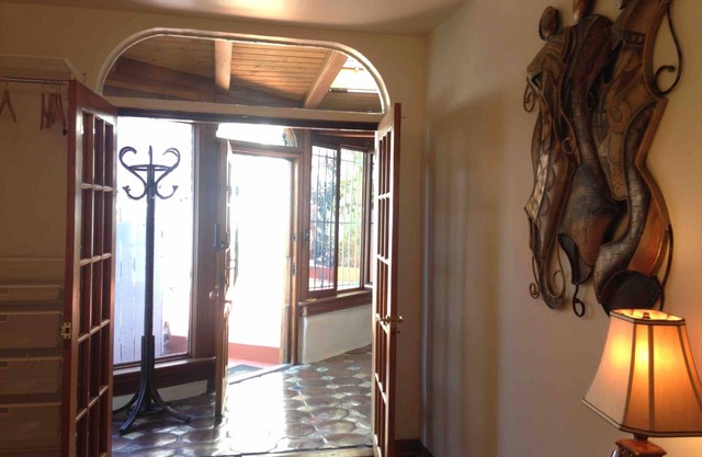 Luxurious 1600ft, Hollywood Hills NEW LISTING!