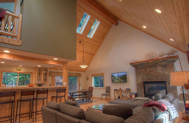 Knotty Pine Retreat Tahoma 