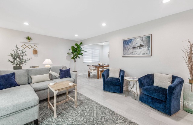 Modern 2BRCondo❤️Step To Beach🌅Luxury ⭐️ Clean 🐶 Pet