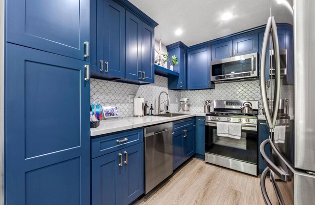 Modern Condo- Steps To Beach- Luxury- Surf City- Pet friendly