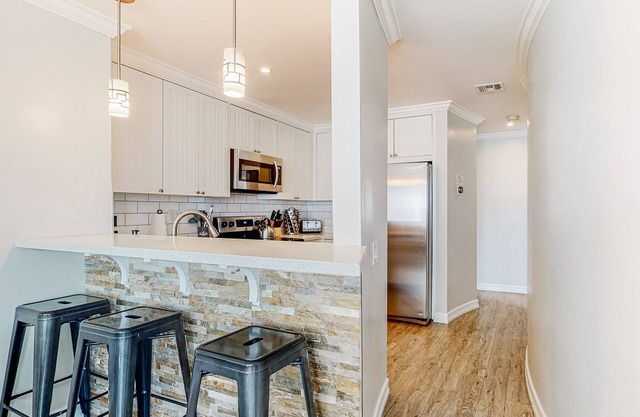 Newly remodeled home w/great location, balcony, bay views, central A/C