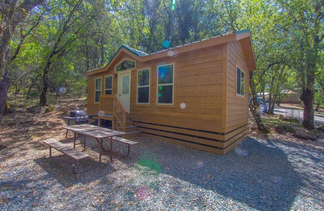Oakzanita Springs Camping Resort Cottage 