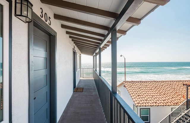 Oceanview Queen Suite Steps from the Sand (302)