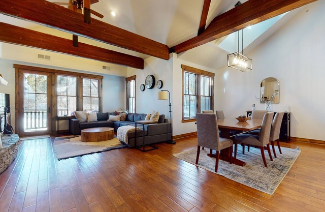 Pet-Friendly, Sits Right on the Creek. Gas Grill, Washer/D, Near Golf Course