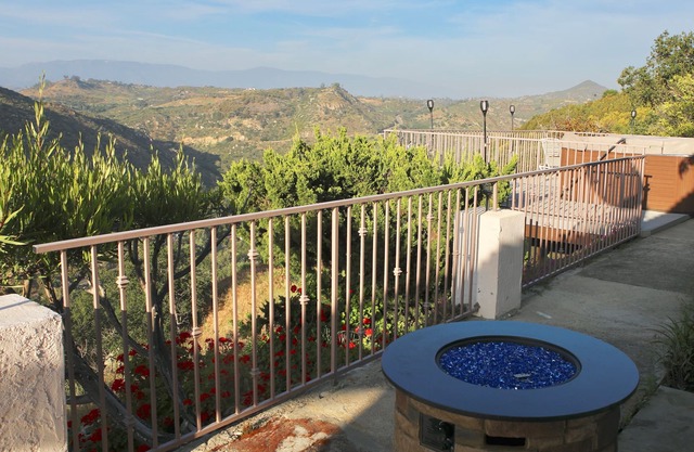Quiet Hilltop Home With Stunning Hill Top And Valley Views