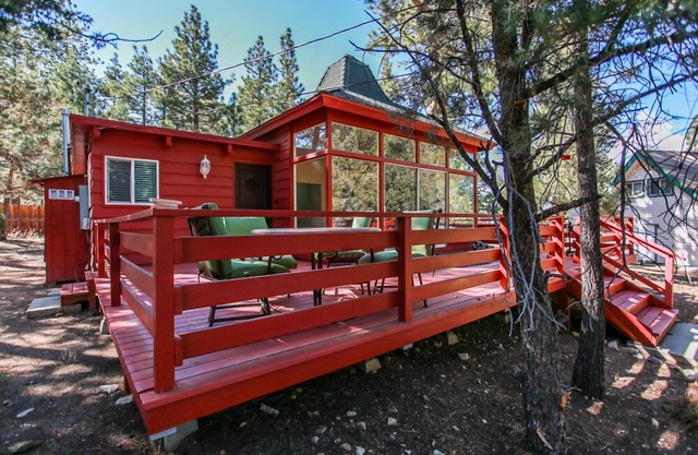 Redwood Elegance - FREE Kayak, Bike or Paddle Board Rental! 2BR/2BA/WiFi/Smart TV/Forest Views