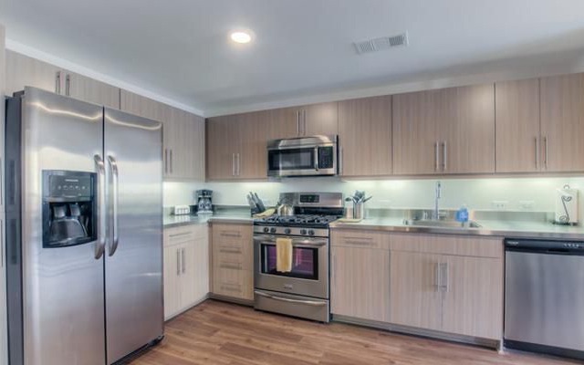 Runway Playa Vista #421
