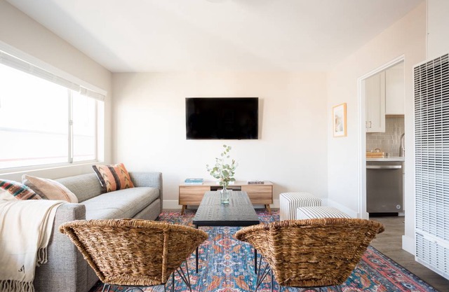 Seashore V by AvantStay Sleek La Jolla Flat 5mins from the Beach!