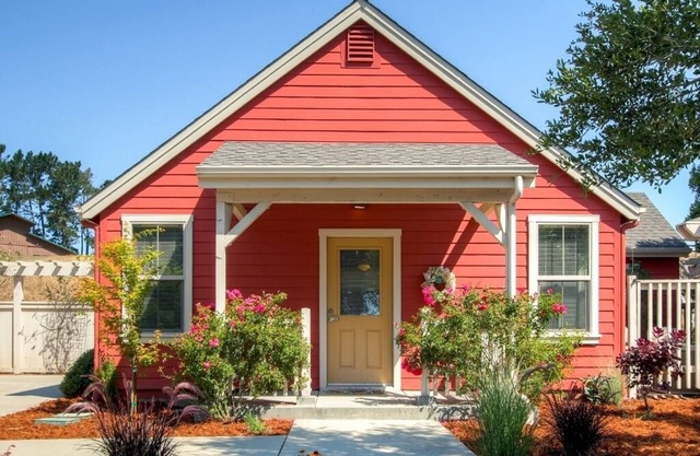 Serene Bungalow-Style Home in Point Reyes Station!