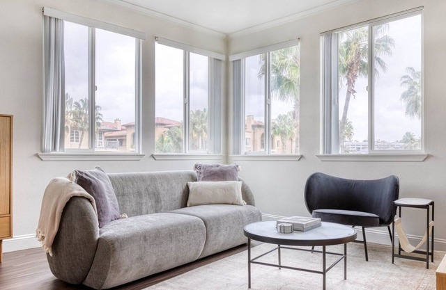 Sleek Playa Vista 2BR w/ Pool, Gym & W/D, nr 405, by Blueground