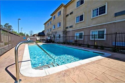 Holiday Inn Express Bakersfield Ihg Hotel 