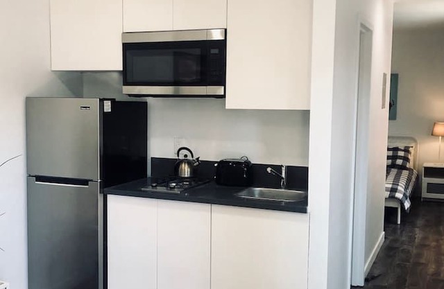 Studio Apt in West LA by Just Bring Your Toothbrush