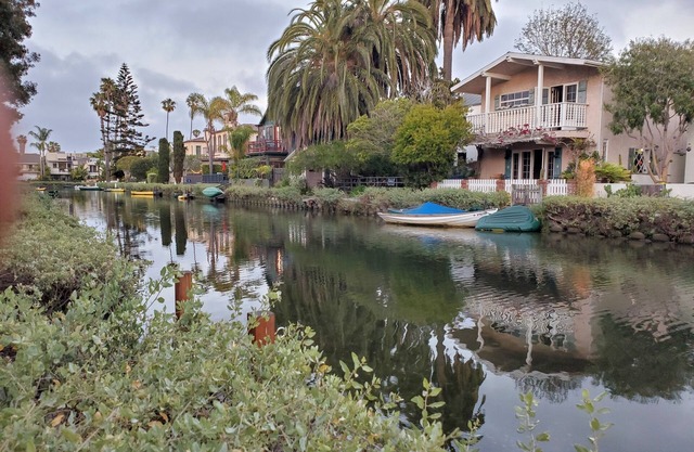 Water front tranquil historic Venice Canals 3.5 blocks from beaches