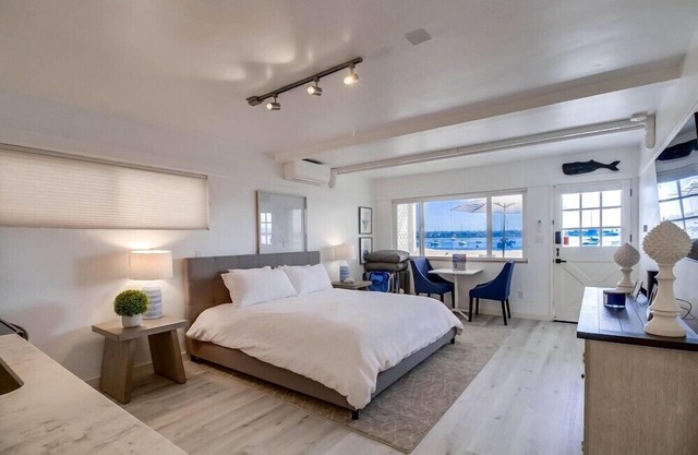WaterFront * Exclusive View Patio * Ground Level * A/C