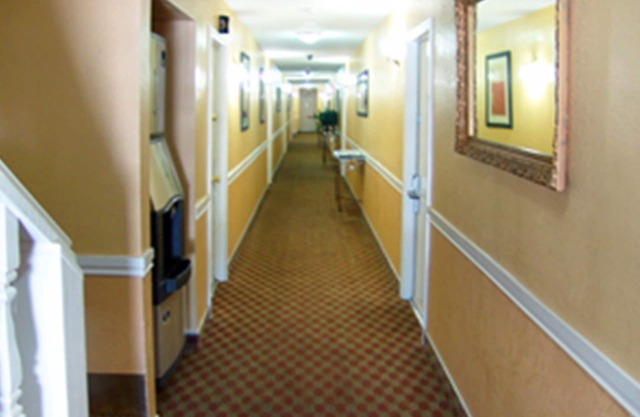 The Holland Inn Suites 