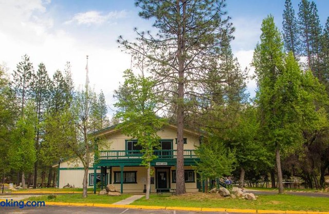 Yosemite Lakes Cabin 39