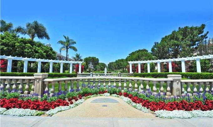 University City House | 1 Bedroom 1 Bathroom Townhouse in UC San Diego / Renaissance La Jolla