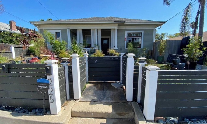 Oak Park House | 1 bedroom downtown upscale details