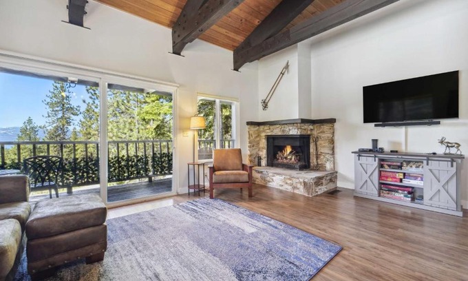 Dollar Point Apartment | 10 Mi to Palisades Tahoe! Condo with Game Room