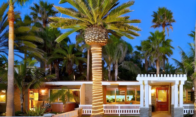 Carlsbad Village Hotel | 100 m² Hotel ∙ 3 bedrooms ∙ 10 guests
